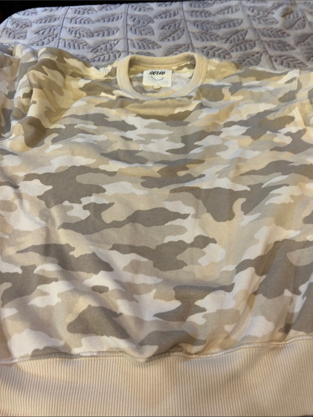Aerie Women’s Beige & Cream Camo Crewneck Sweatshirt size xxs runs big